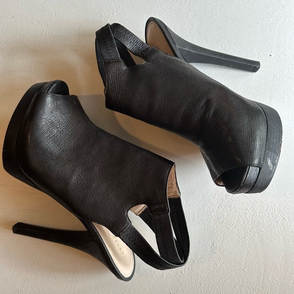 Pelle Moda Peep Toe Platform Heels Elastic Criss Cross Straps Black Size 8.5 - Picture 3 of 11